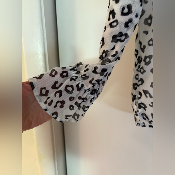 LOFT Black&Cream Ruffled Bib Collar 
Long sleeve Blouse - Picture 3 of 7